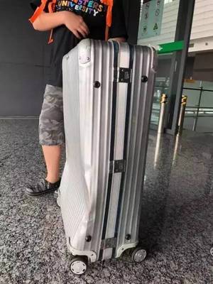 機(jī)場托運之痛 8000元行李箱被摔壞背后的黑歷史與反思