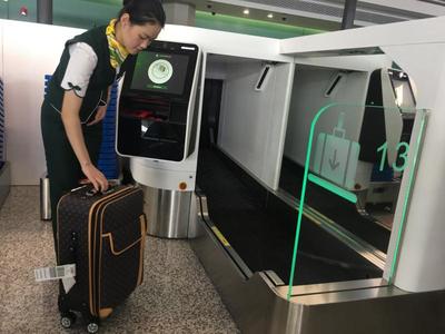 虹橋機(jī)場T1航站樓全自助流程驚艷亮相，早高峰近九成旅客體驗高效行李托運